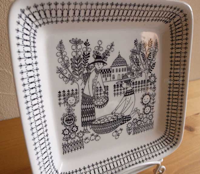 ライヤ・ウオシッキネンのエミリア/スクエアプレート | 北欧家具の