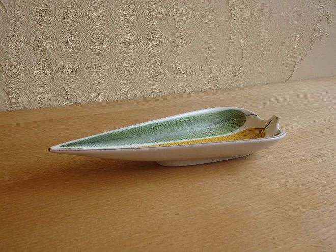 グスタフスベリ スティグリンドベリ ファイアンス 葉っぱ型のプレート グスタフスベリ スティグリンドベリ ファイアンス 葉っぱ型のプレート